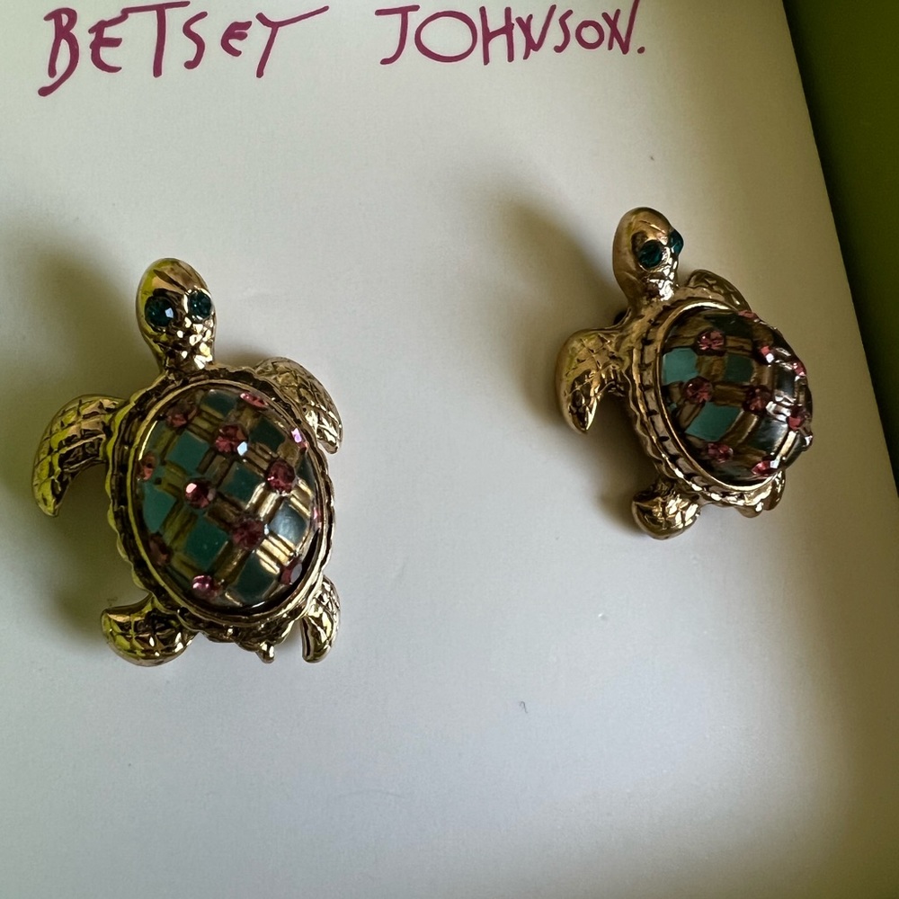 Betsey Johnson Turtle Ear-Rings - Picture 3 of 5